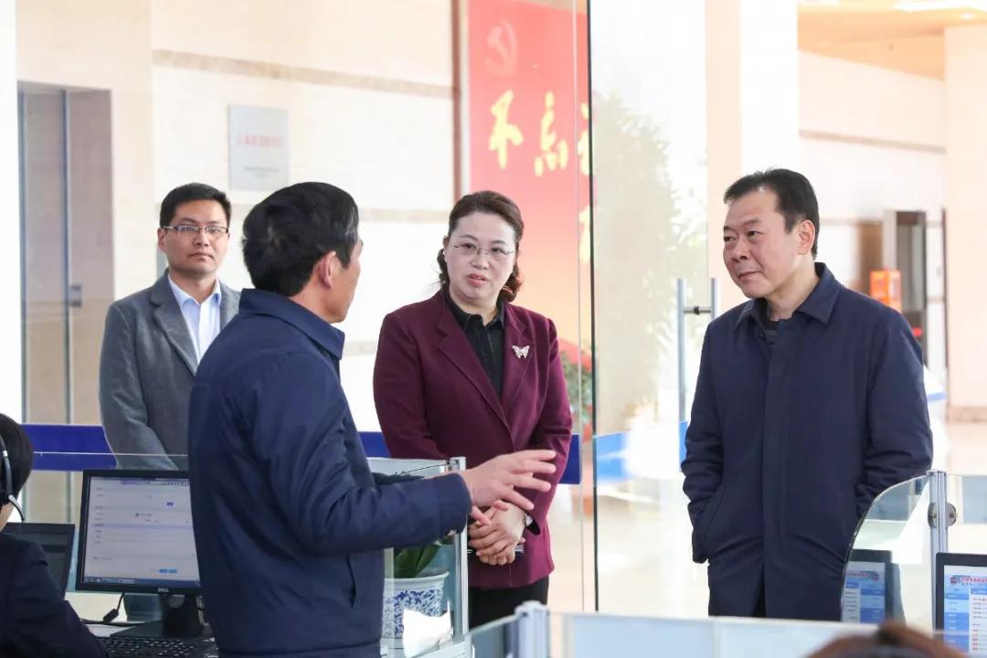南通副市長潘建華到市場(chǎng)監(jiān)管局調(diào)研，并對(duì)2021南通國際高端紡織產(chǎn)業(yè)博覽會(huì)做出指導(dǎo)意見