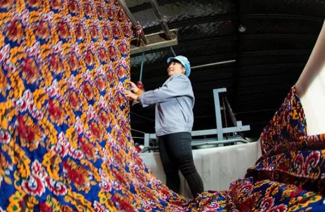 南通紡織企業(yè)全力沖刺“開門紅，趕制出口面料